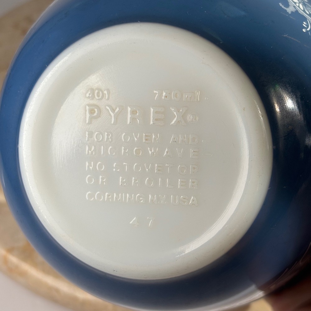 Pyrex Mixing Bowl 1.5 Pint Blue Colonial Mist 401 Vintage Floral Milk Glass - Picture 10 of 10